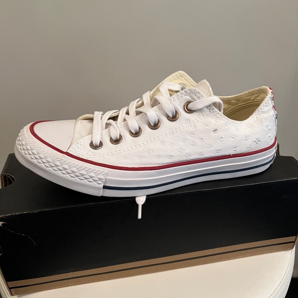 White converse sneakers
